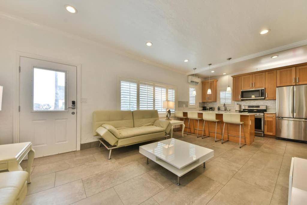 1000#1 Contemporary Home W/ Parking, Grill, & Ac! Ньюпорт-Бич Экстерьер фото