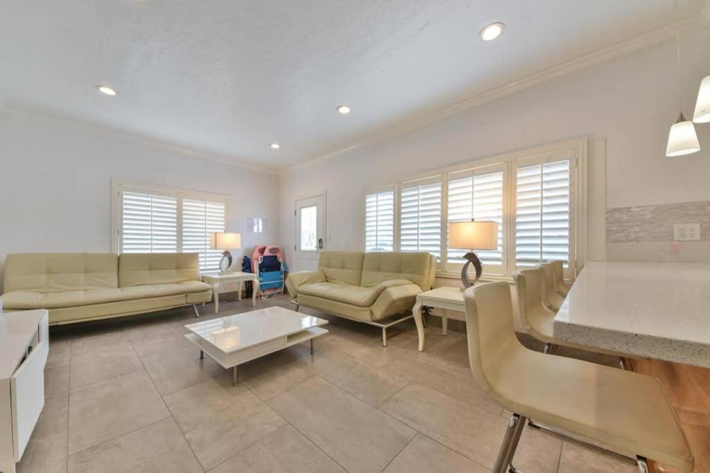 1000#1 Contemporary Home W/ Parking, Grill, & Ac! Ньюпорт-Бич Экстерьер фото